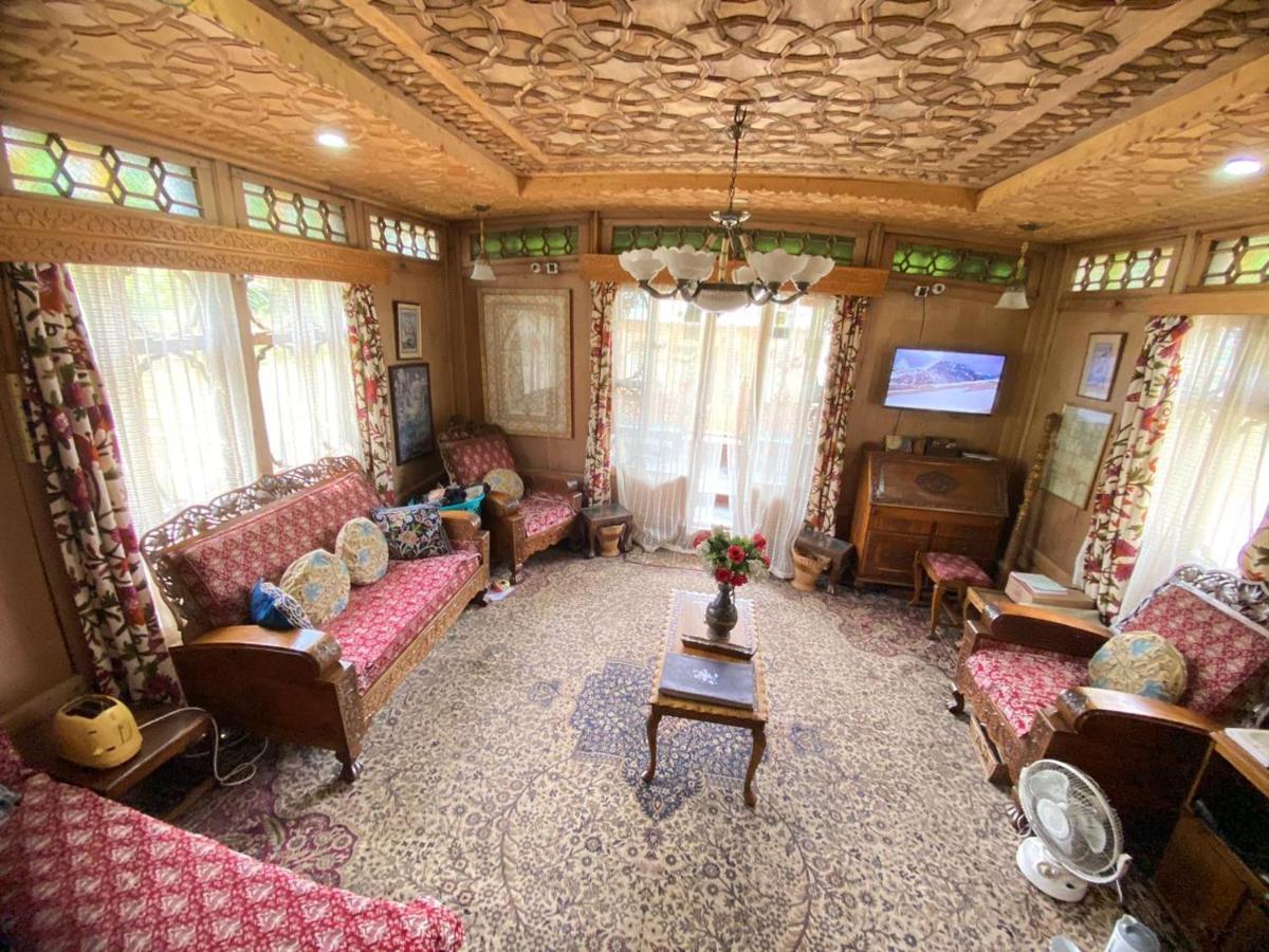 The Flostel Srinagar Exterior photo