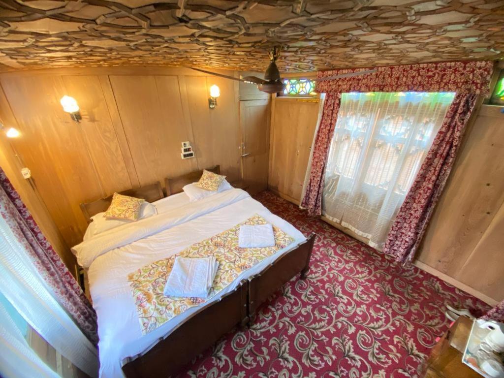 The Flostel Srinagar Exterior photo