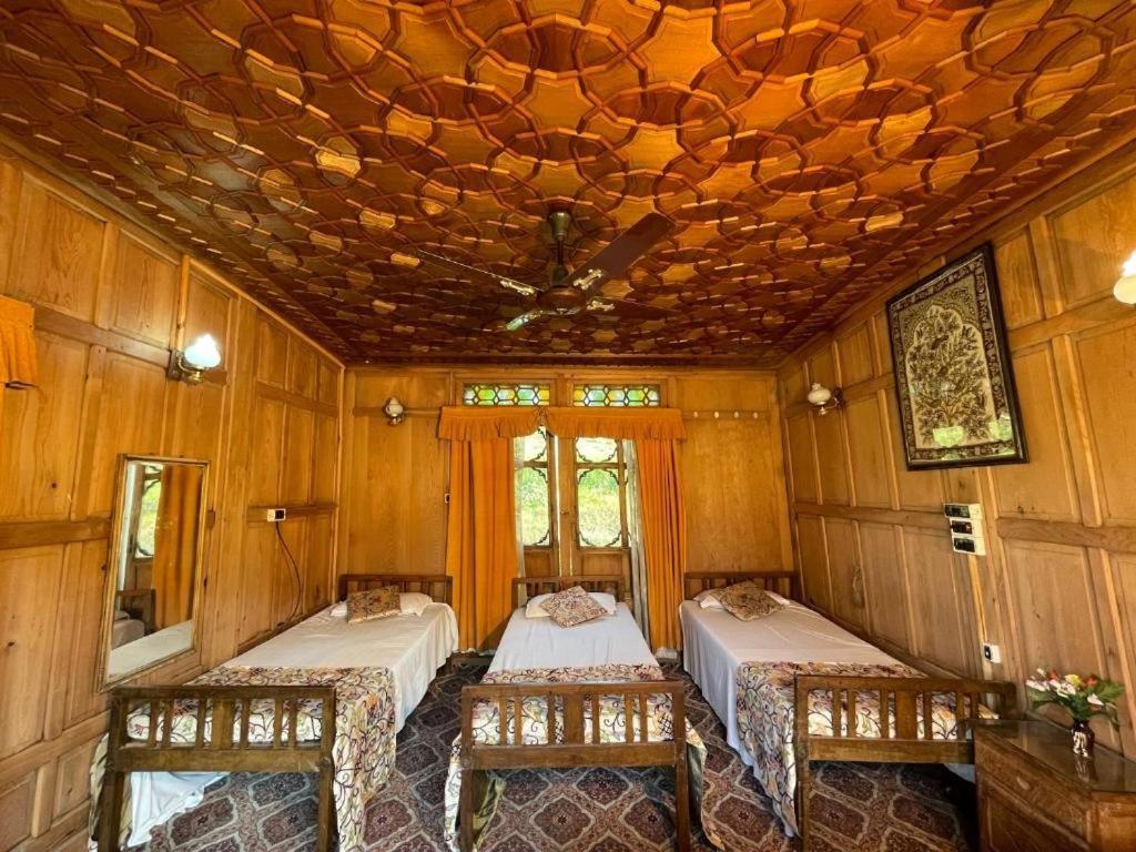 The Flostel Srinagar Exterior photo